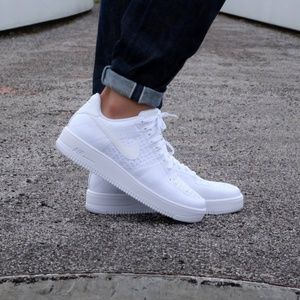 nike white sneaker